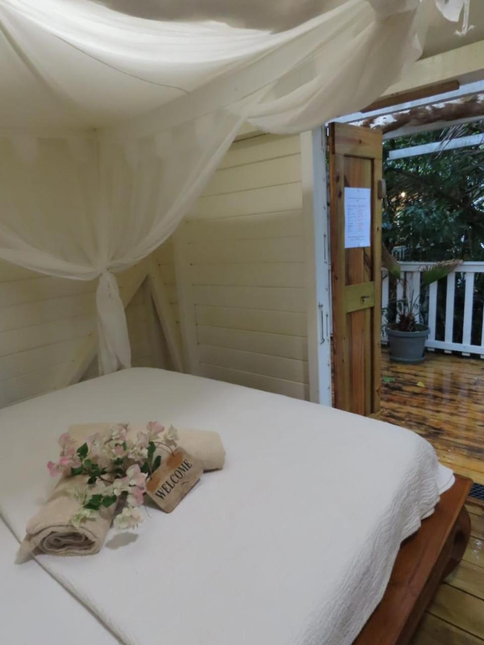 Akunamatata Guest House Cul De Sac Exterior photo